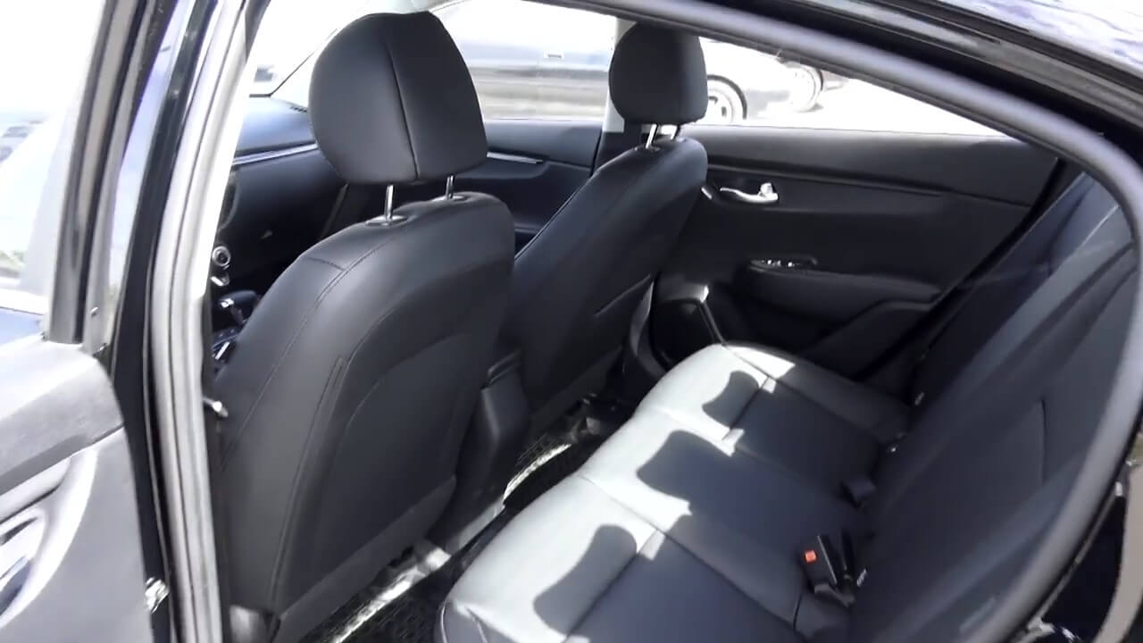 Задний ряд сидений Новый Kia Rio