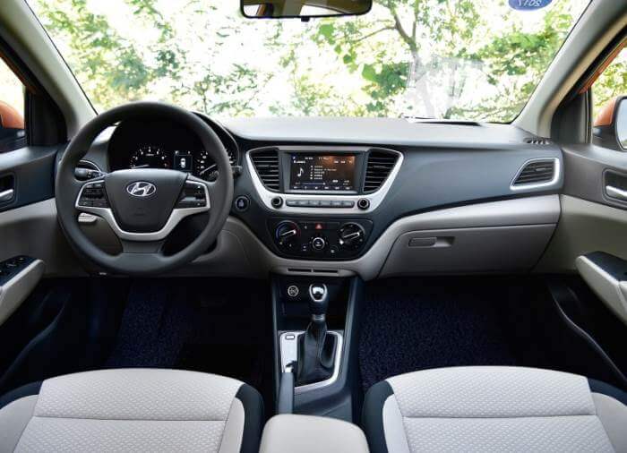 2017 hyundai Solaris foto salona 