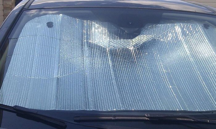 Защита салона автомобиля от солнца с помощью солнцезащитных экранов
