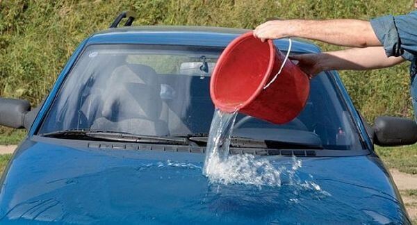 Как помыть машину из ведра