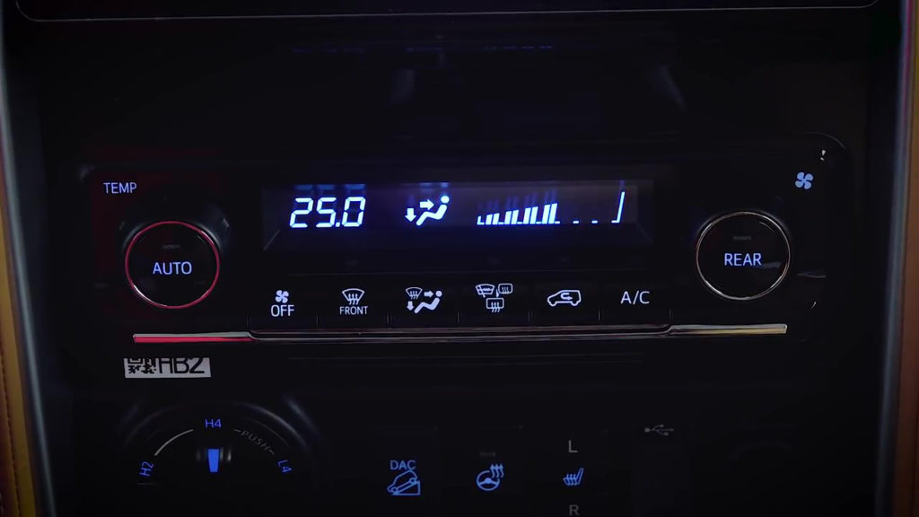 Климат-контроль Toyota Fortuner 2018